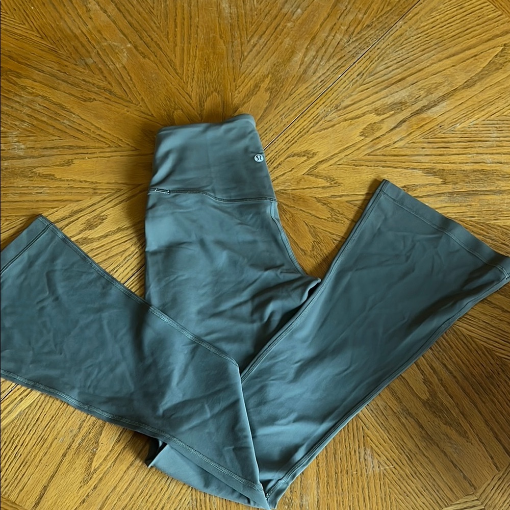 Lululemon army green Yoga Pants